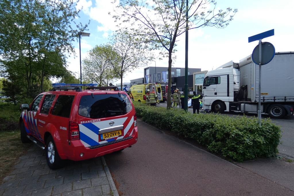 Fietser ernstig gewond bij ongeval met vrachtwagen