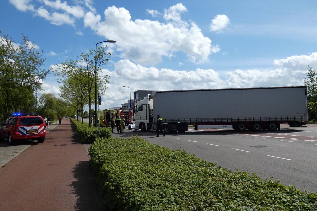Fietser ernstig gewond bij ongeval met vrachtwagen