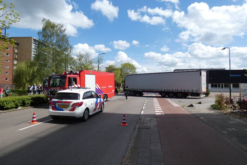 Fietser ernstig gewond bij ongeval met vrachtwagen