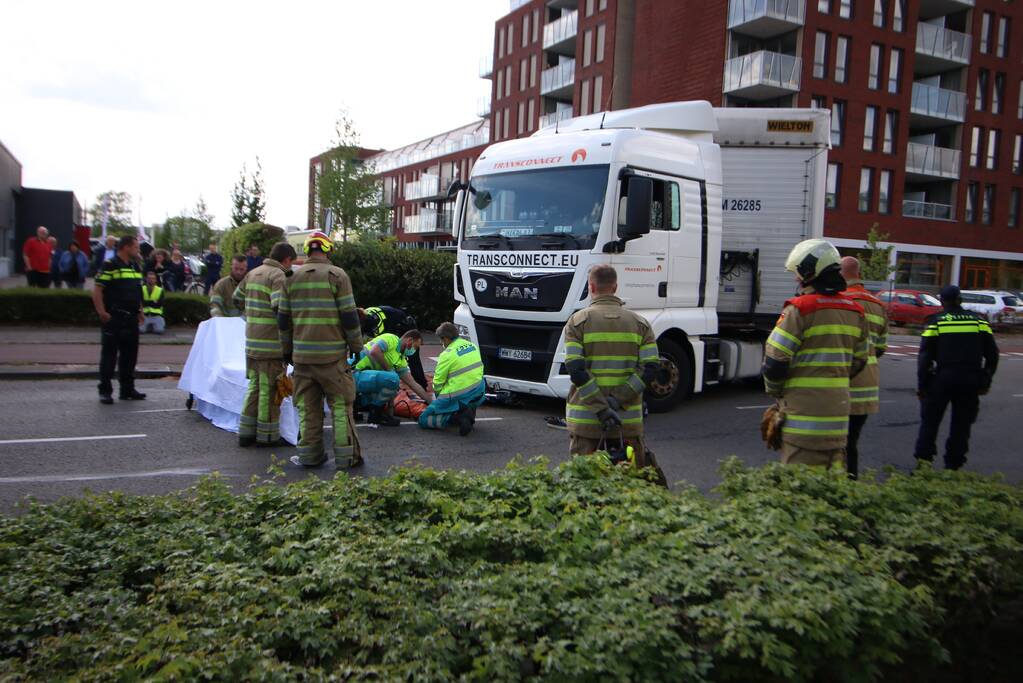 Fietser ernstig gewond bij ongeval met vrachtwagen
