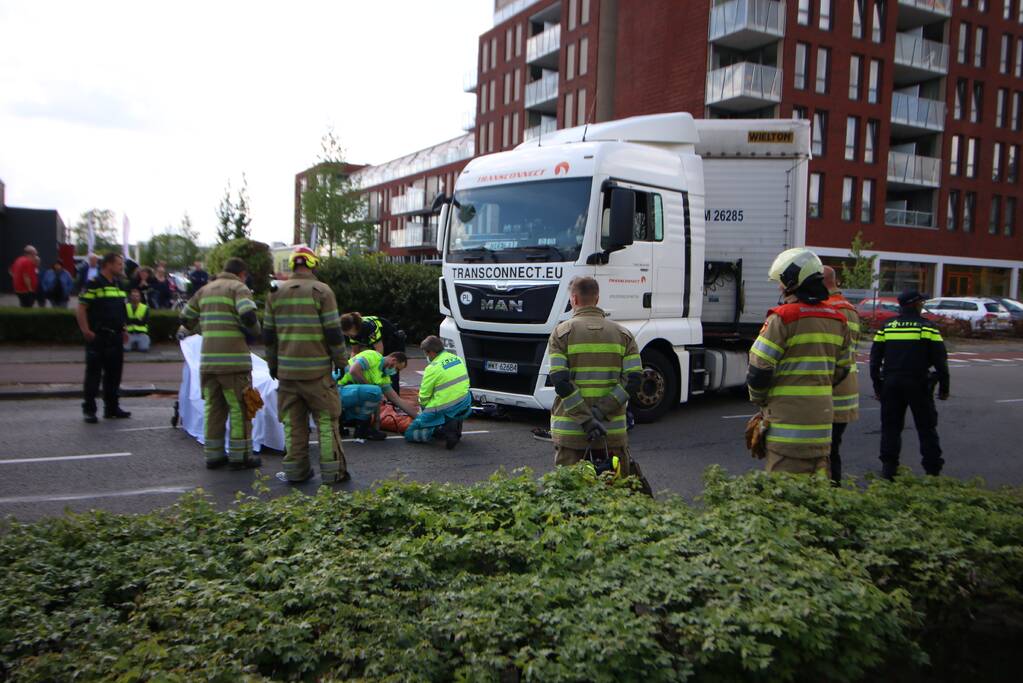 Fietser ernstig gewond bij ongeval met vrachtwagen
