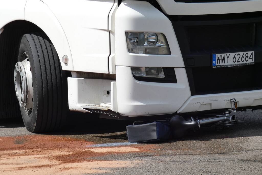 Fietser ernstig gewond bij ongeval met vrachtwagen