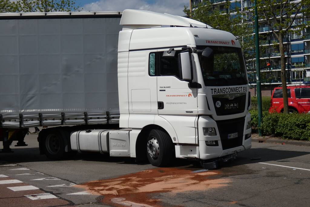 Fietser ernstig gewond bij ongeval met vrachtwagen