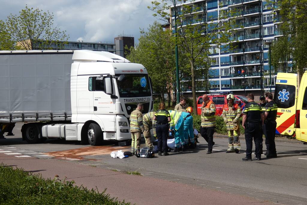 Fietser ernstig gewond bij ongeval met vrachtwagen