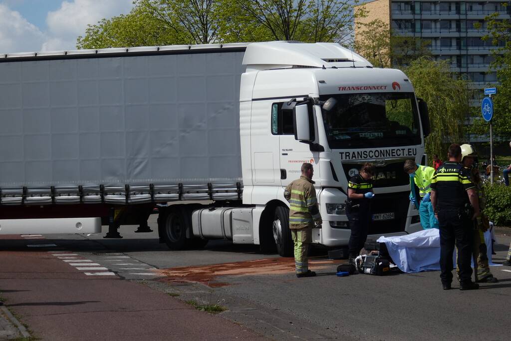Fietser ernstig gewond bij ongeval met vrachtwagen