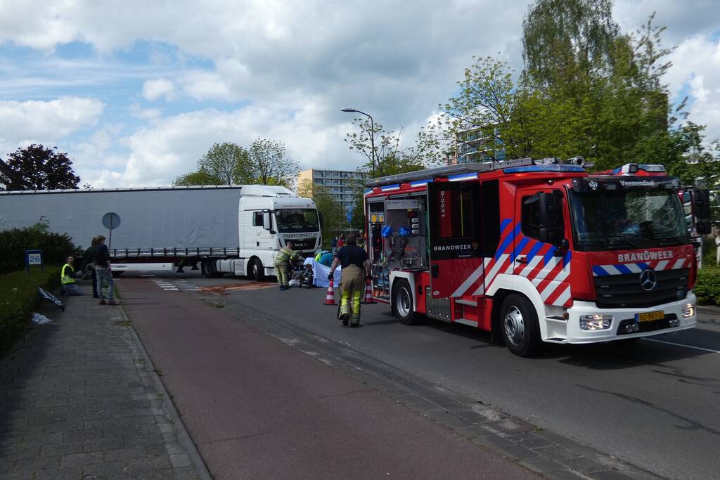 Fietser ernstig gewond bij ongeval met vrachtwagen