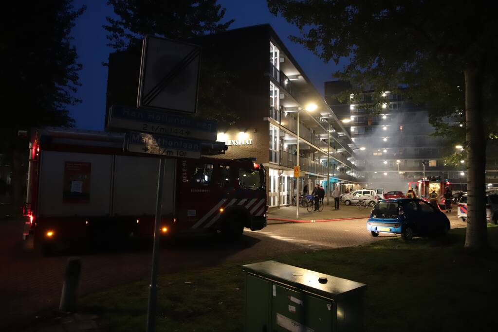 Meerdere auto's beschadigd door drie brandende auto's