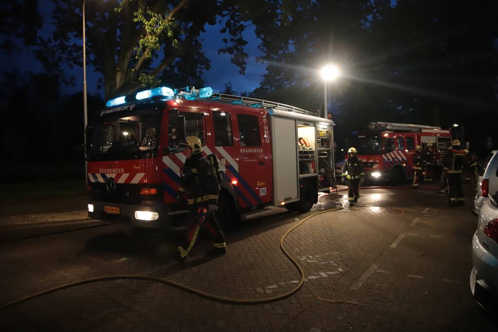 Meerdere auto's beschadigd door drie brandende auto's