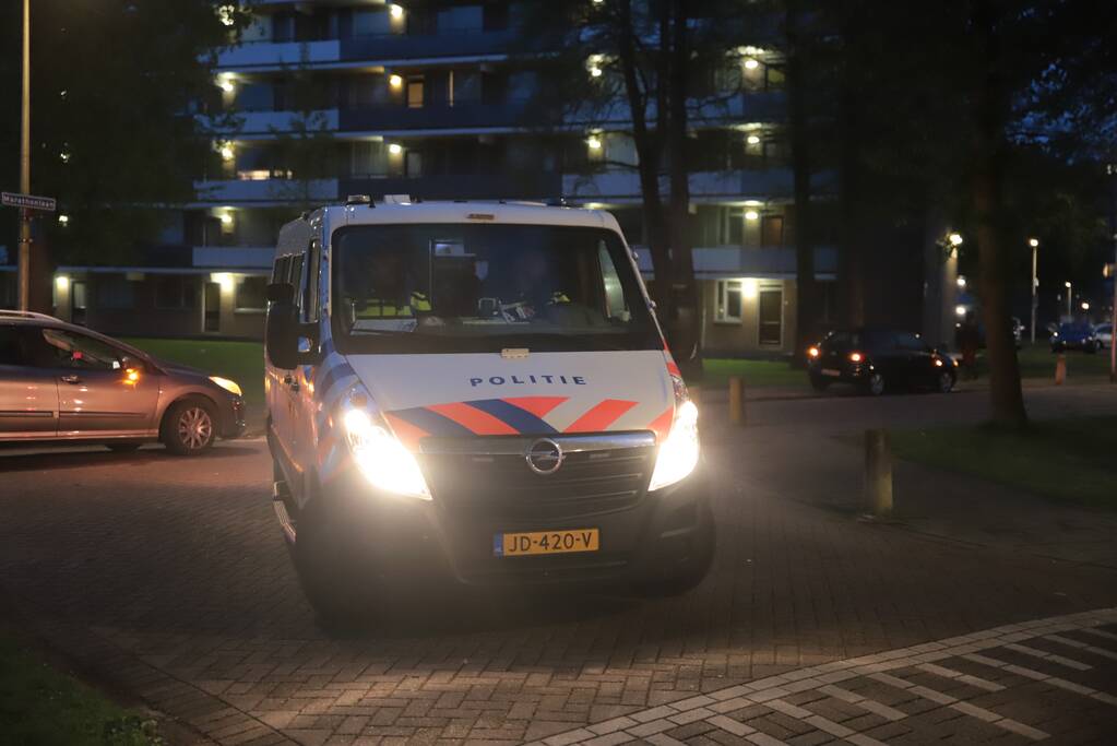 Meerdere auto's beschadigd door drie brandende auto's