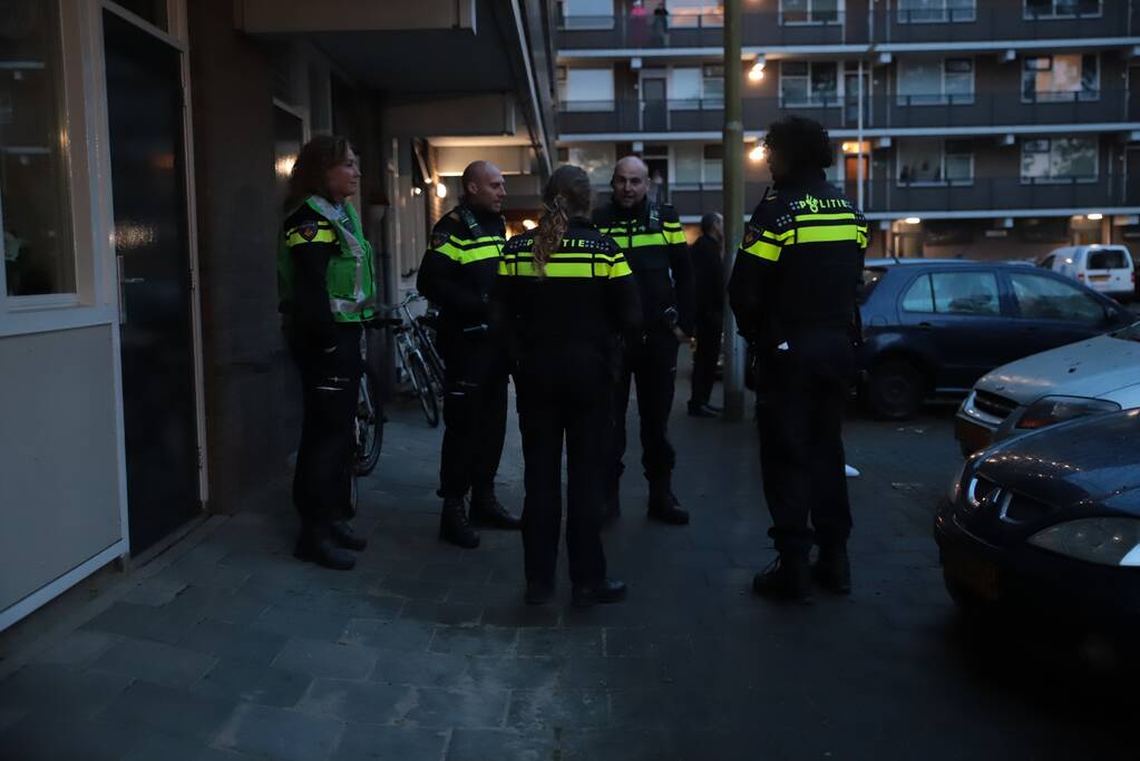 Meerdere auto's beschadigd door drie brandende auto's