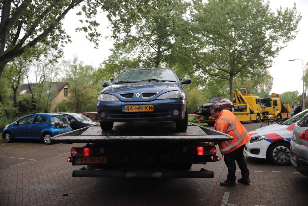 Meerdere auto's beschadigd door drie brandende auto's
