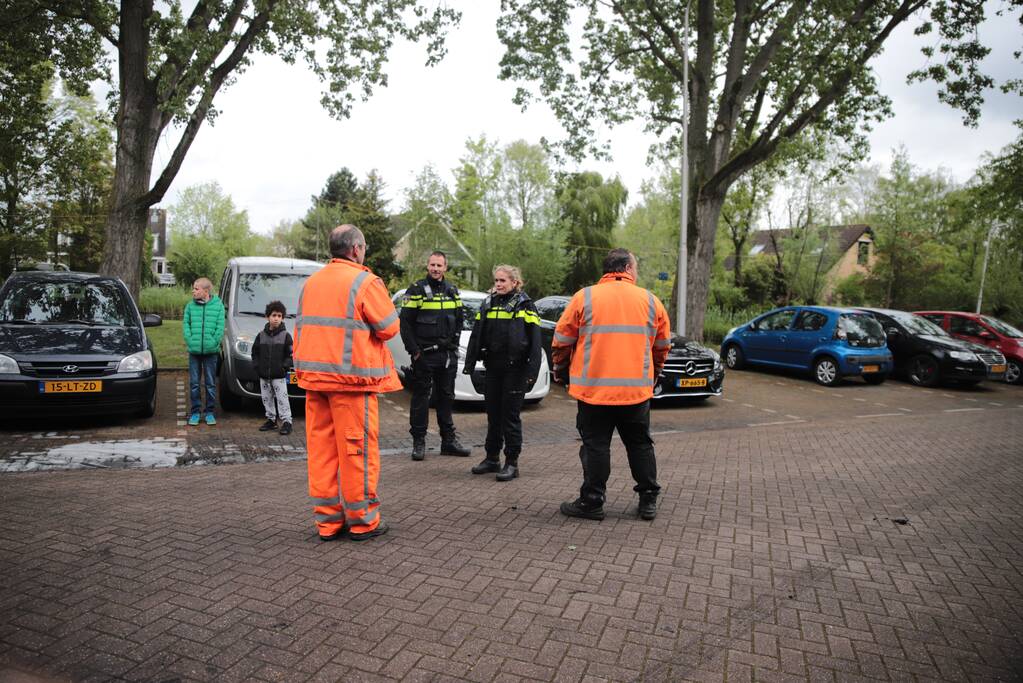 Meerdere auto's beschadigd door drie brandende auto's