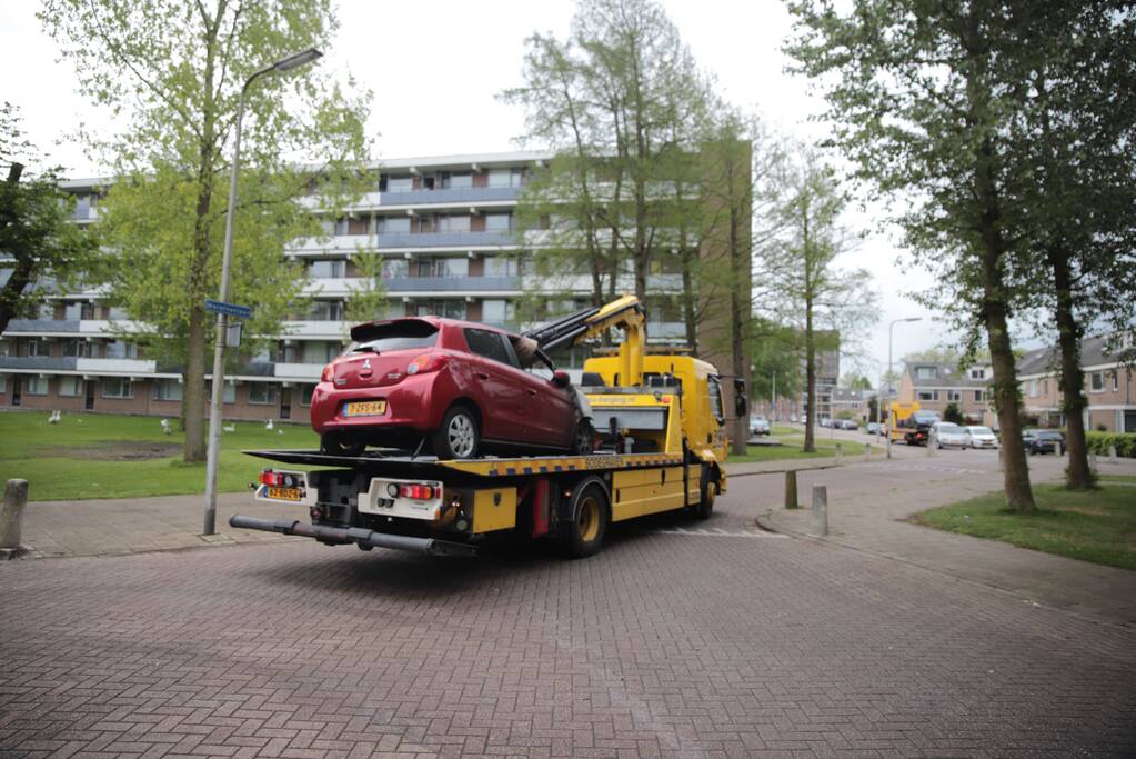 Meerdere auto's beschadigd door drie brandende auto's