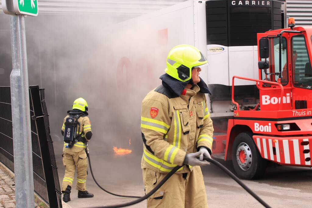 Distributiecentrum Boni ontruimd na brand in oplegger