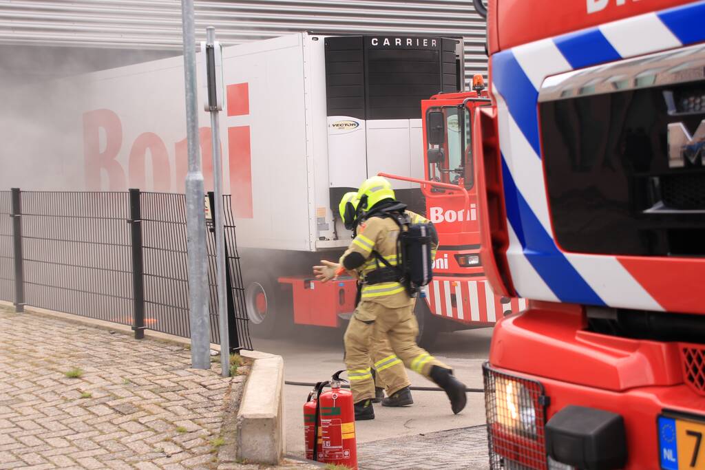 Distributiecentrum Boni ontruimd na brand in oplegger