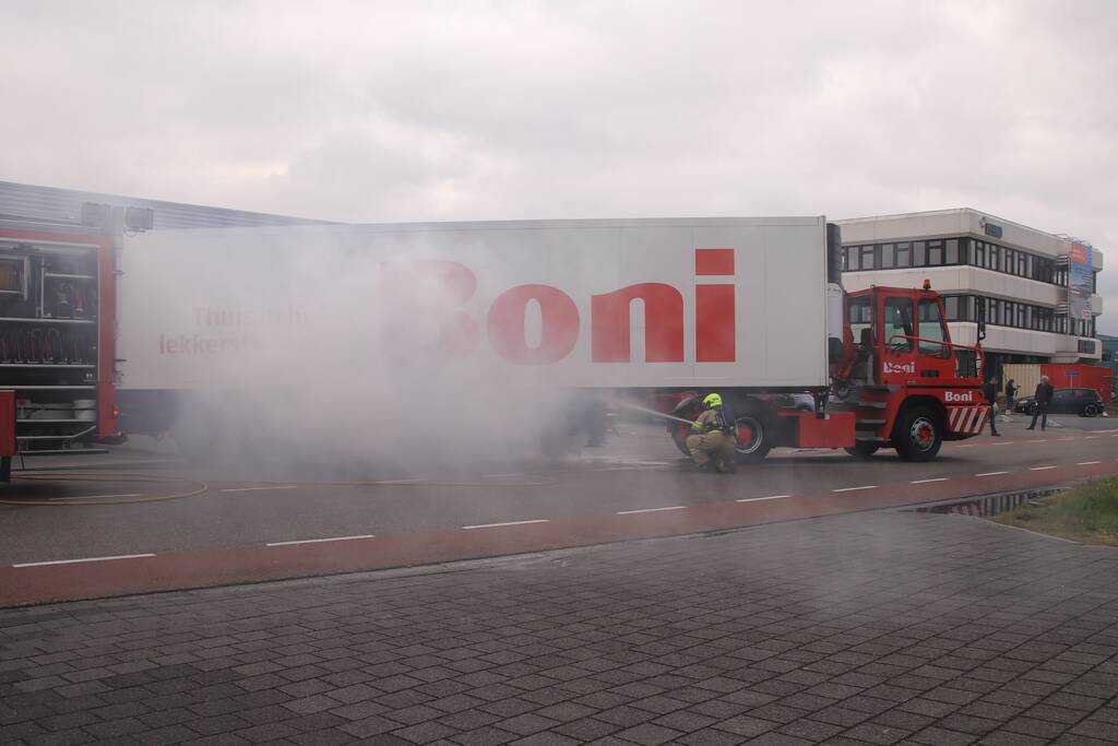Distributiecentrum Boni ontruimd na brand in oplegger