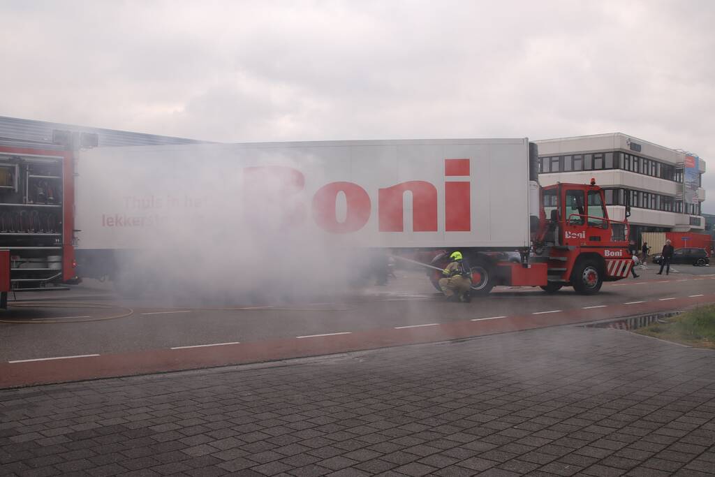Distributiecentrum Boni ontruimd na brand in oplegger