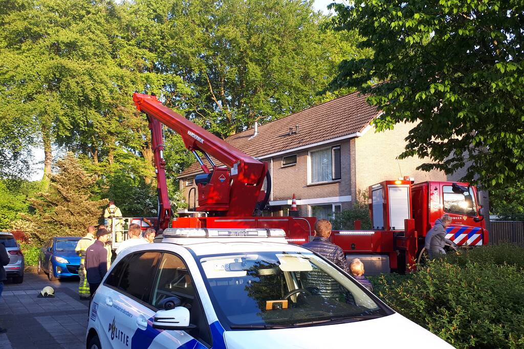 Brand in schoorsteen van woning