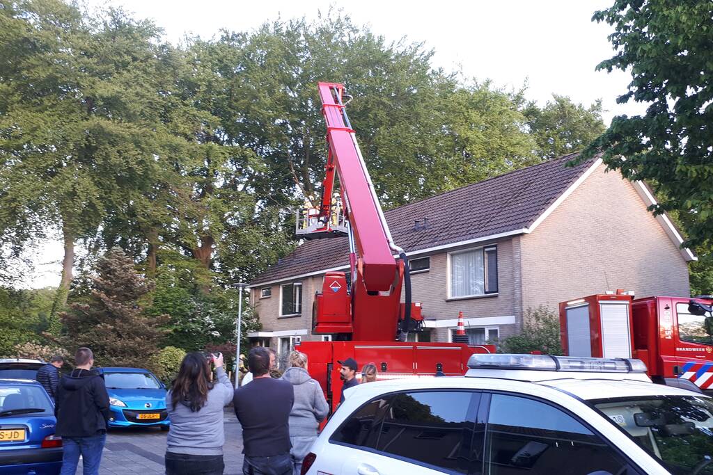 Brand in schoorsteen van woning