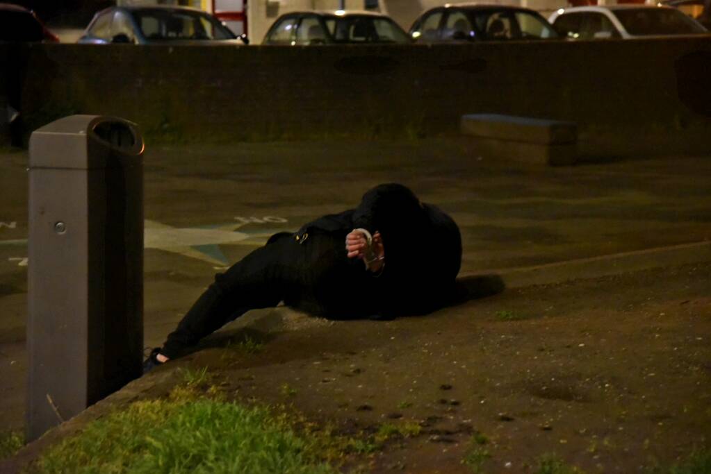 Drie personen aangehouden na ruzie, politie lost waarschuwingsschot