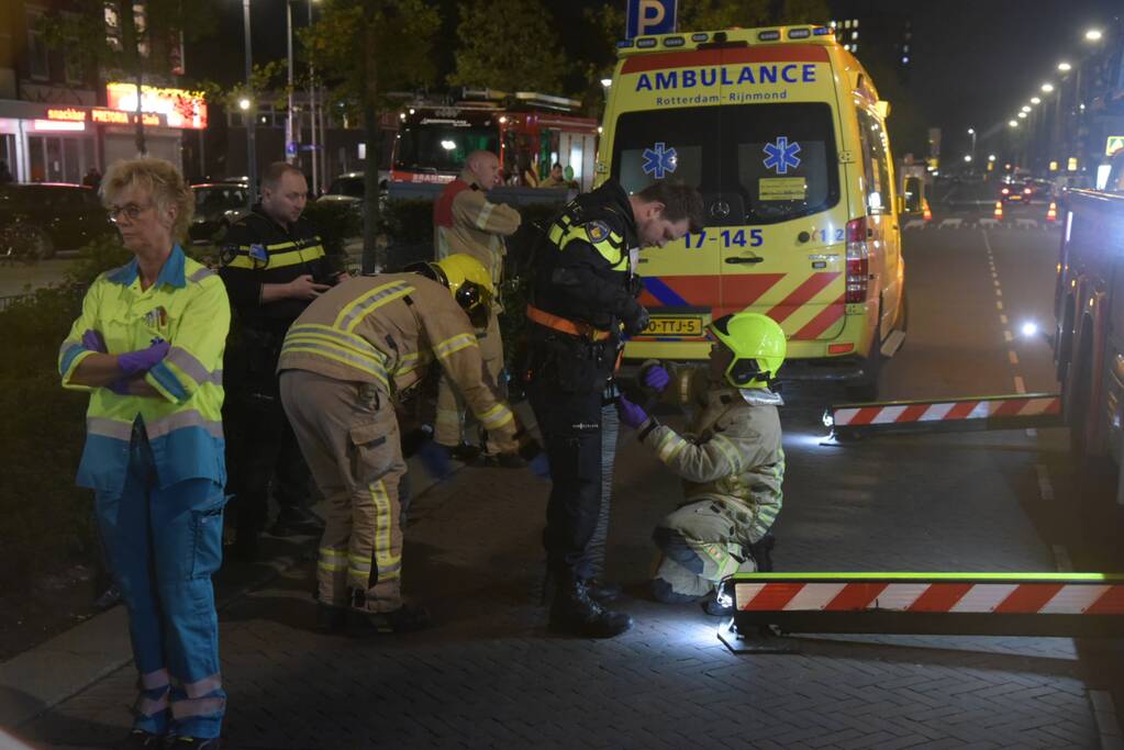 Verwarde man door politie en brandweer van het dak gehaald