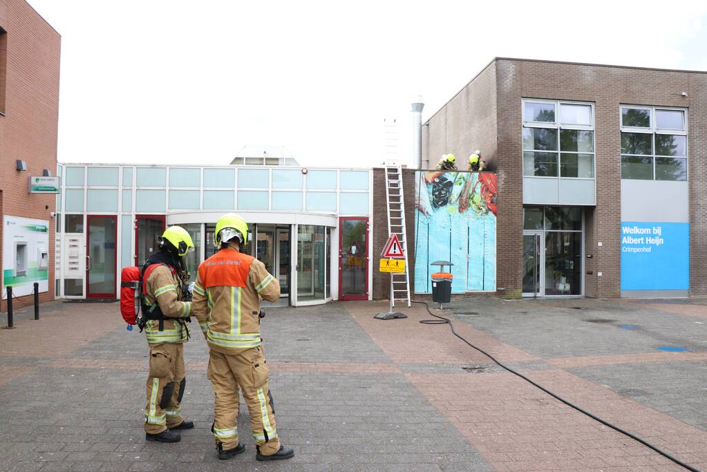 Brand in afvoerkanaal van winkel