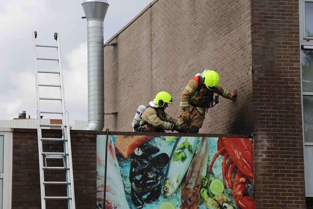 Brand in afvoerkanaal van winkel