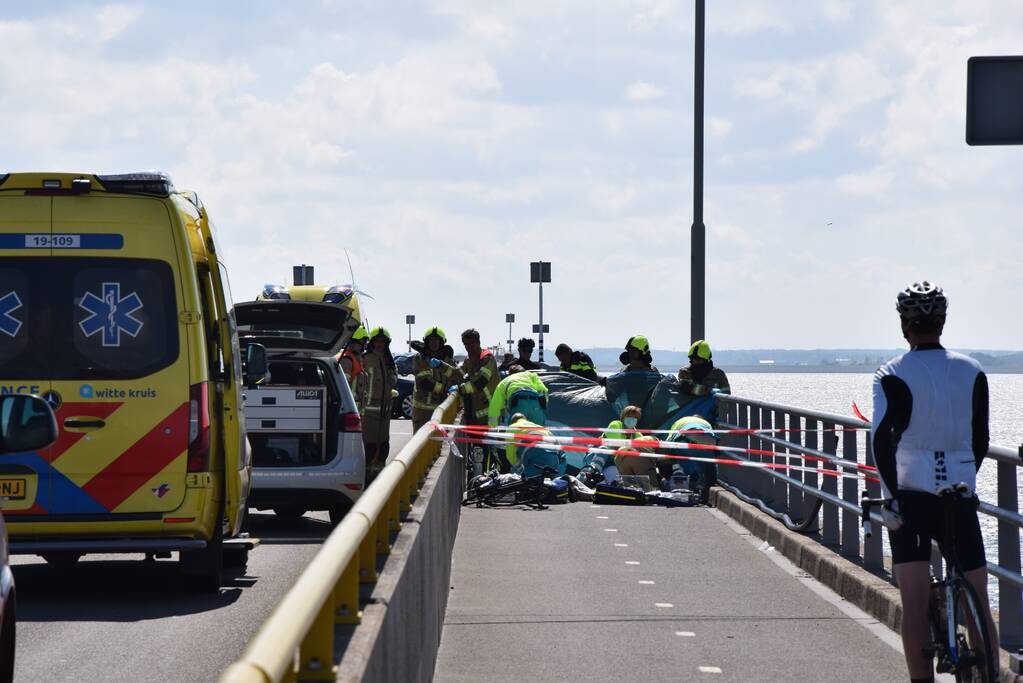 Wielrenner overleden na frontale botsing op Zeelandbrug