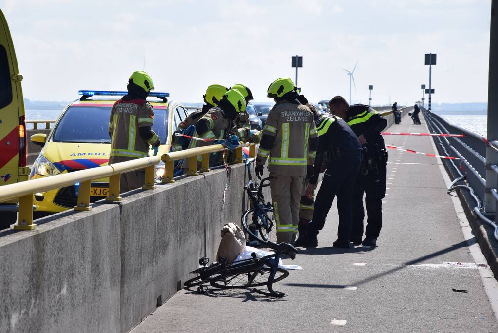 Wielrenner overleden na frontale botsing op Zeelandbrug