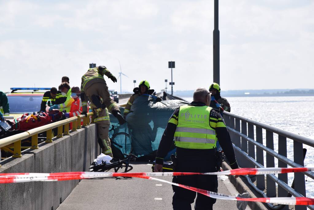 Wielrenner overleden na frontale botsing op Zeelandbrug
