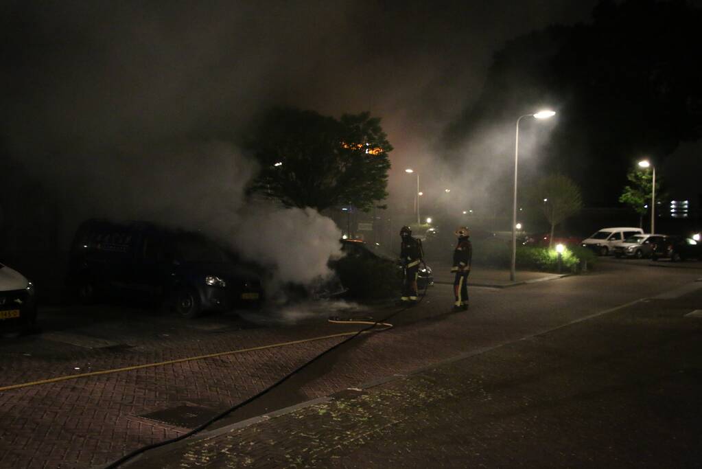 Voertuig door brand verwoest