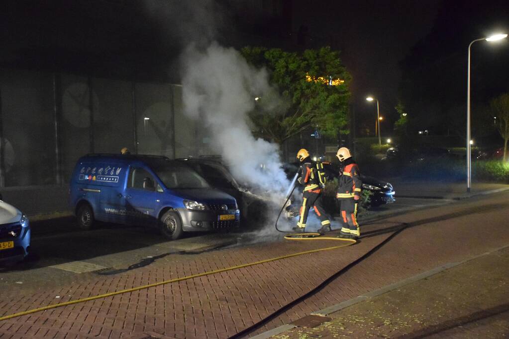 Voertuig door brand verwoest