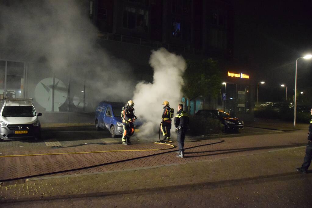 Voertuig door brand verwoest