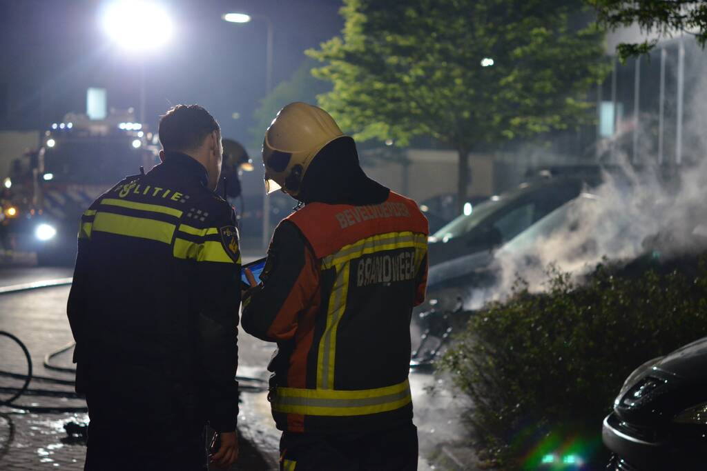 Voertuig door brand verwoest