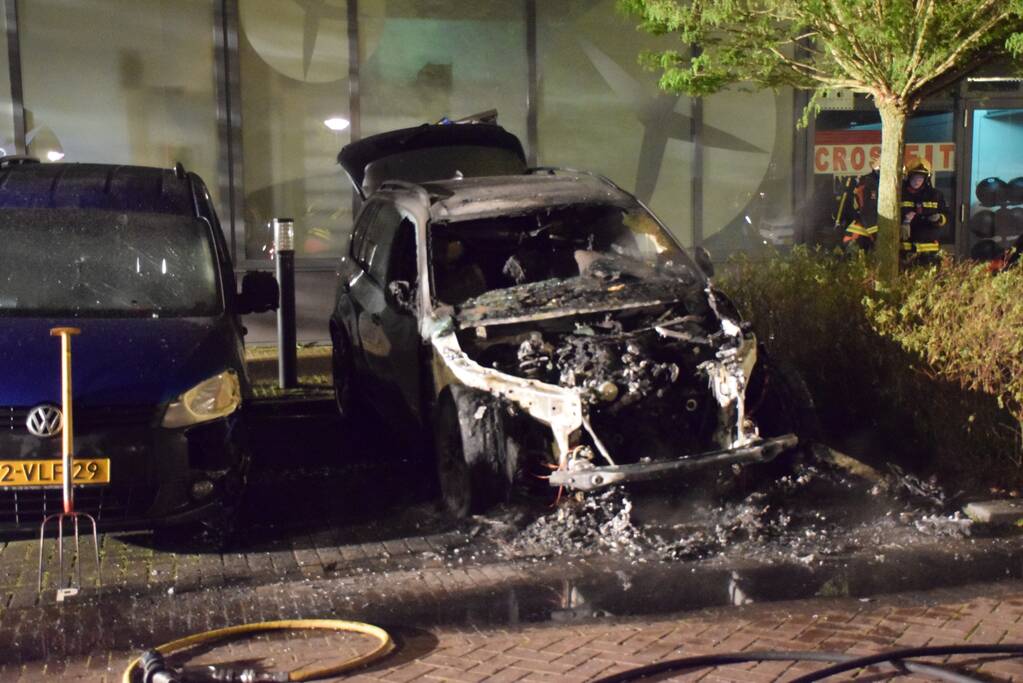 Voertuig door brand verwoest