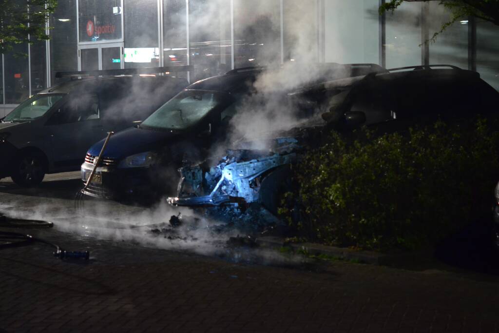 Voertuig door brand verwoest