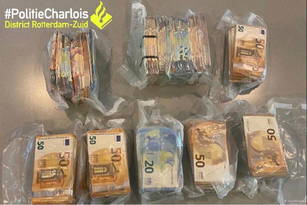 Twee ton cash in verborgen ruimte auto