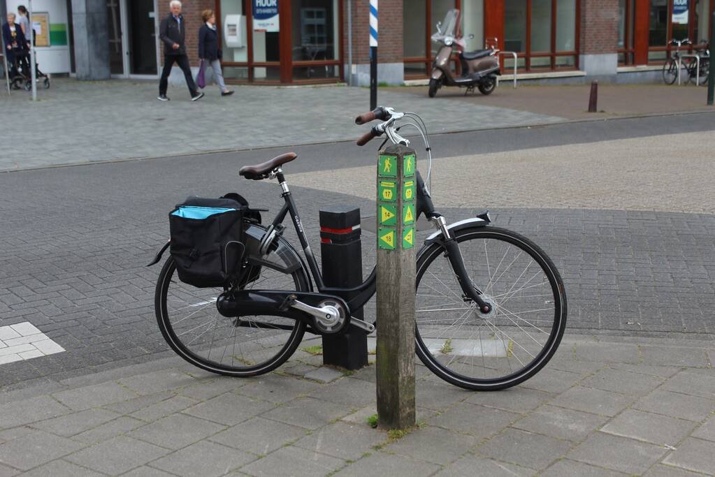 Automobilist laat fietster hulpeloos achter na ongeval
