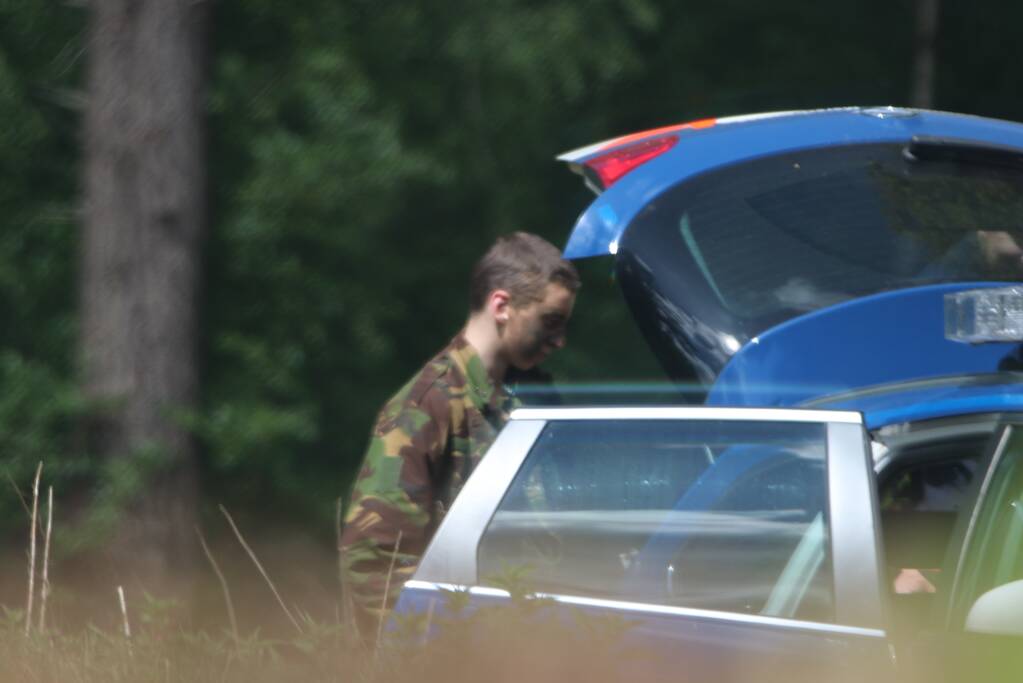 Zoekactie in Wekeromse Zand naar man in legerkleding met wapen