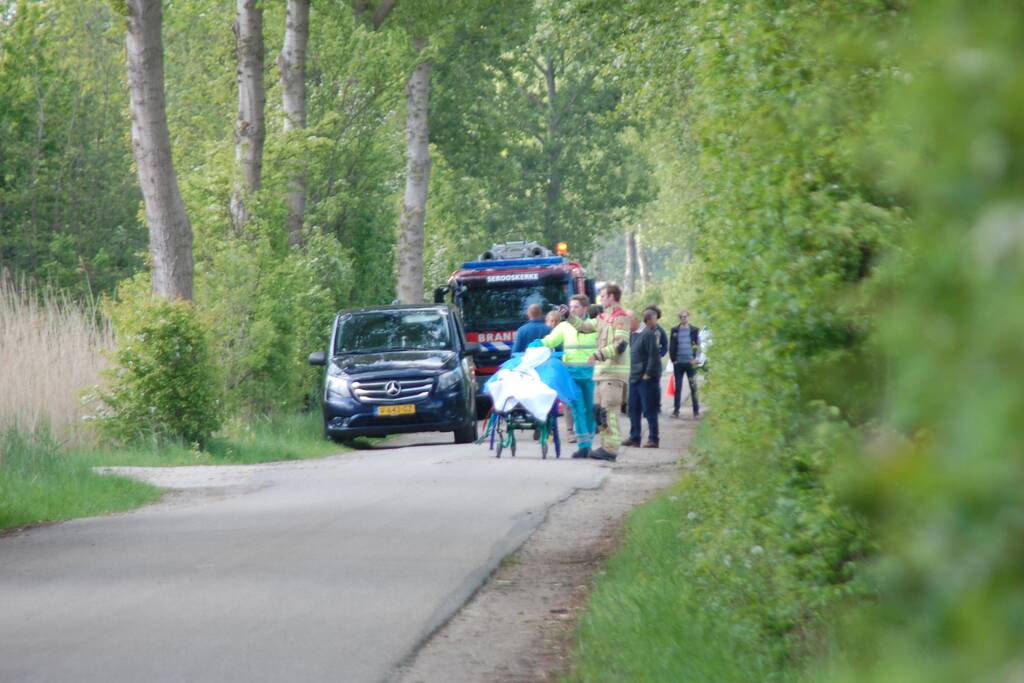 Meisje komt onder paard bij manege De Eendracht