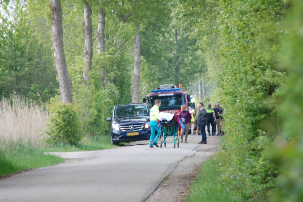 Meisje komt onder paard bij manege De Eendracht