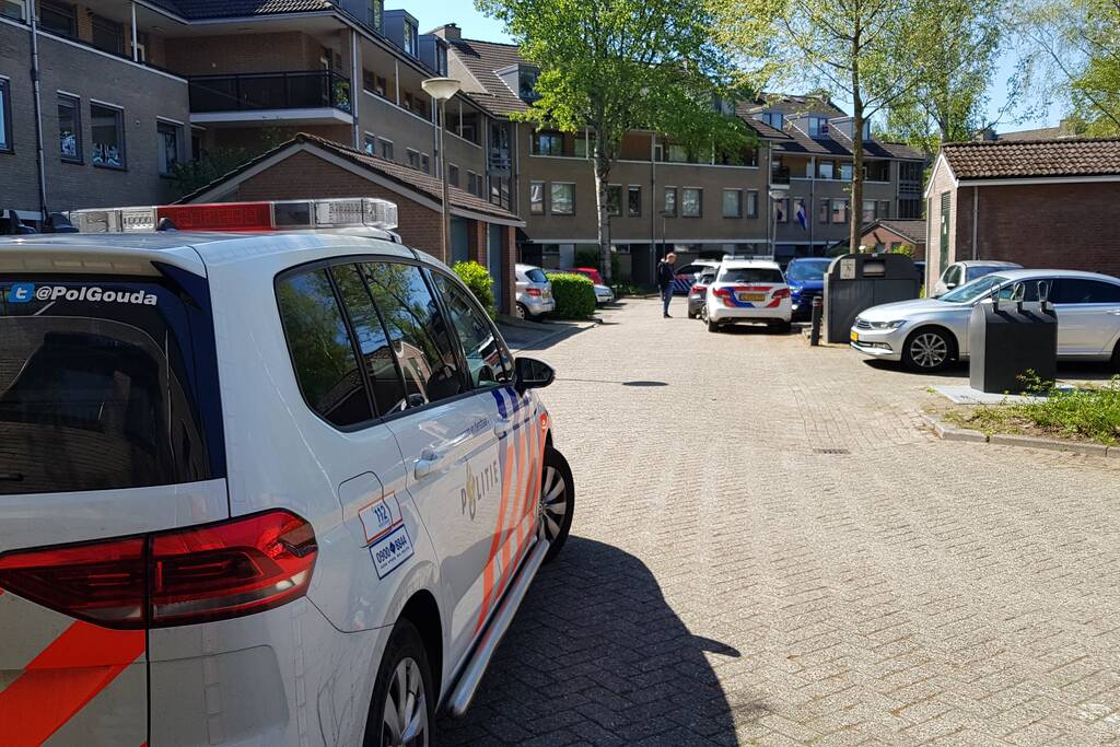 Arrestatieteam doet inval in woning