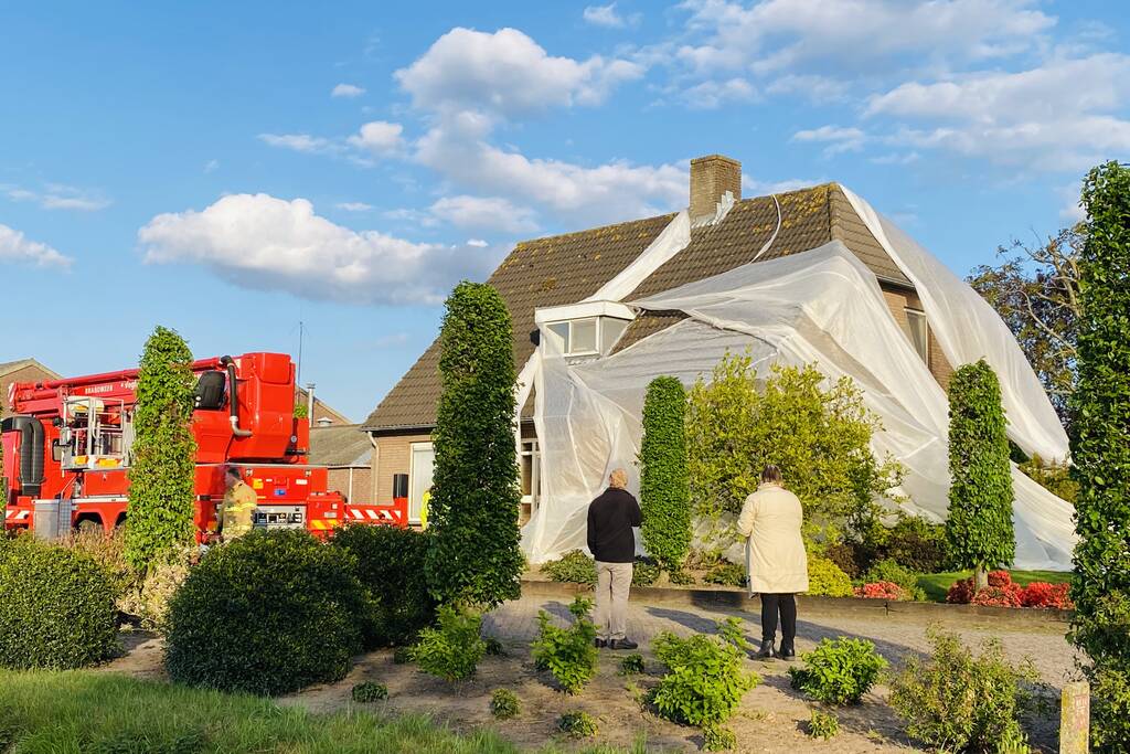Brandweer opgeroepen voor groot doek over woning
