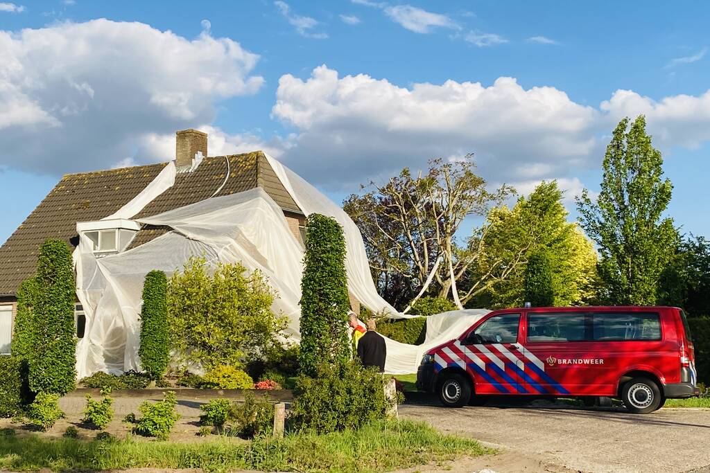 Brandweer opgeroepen voor groot doek over woning