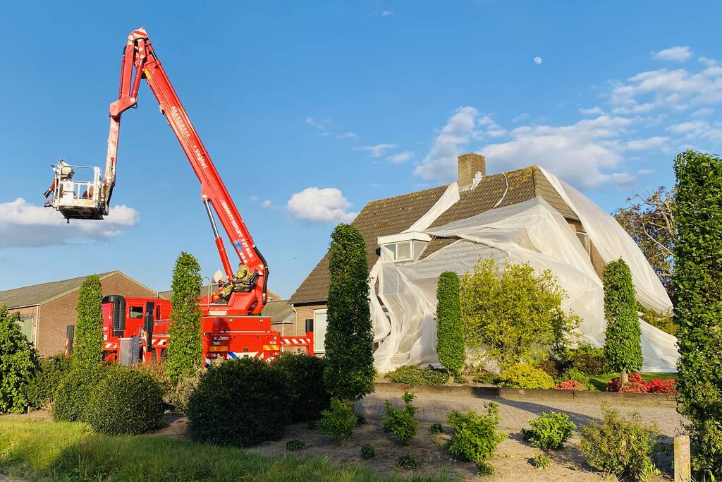 Brandweer opgeroepen voor groot doek over woning
