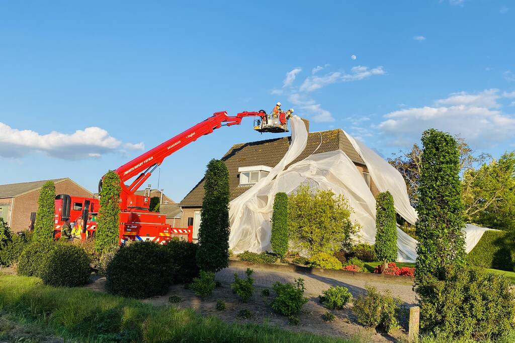 Brandweer opgeroepen voor groot doek over woning