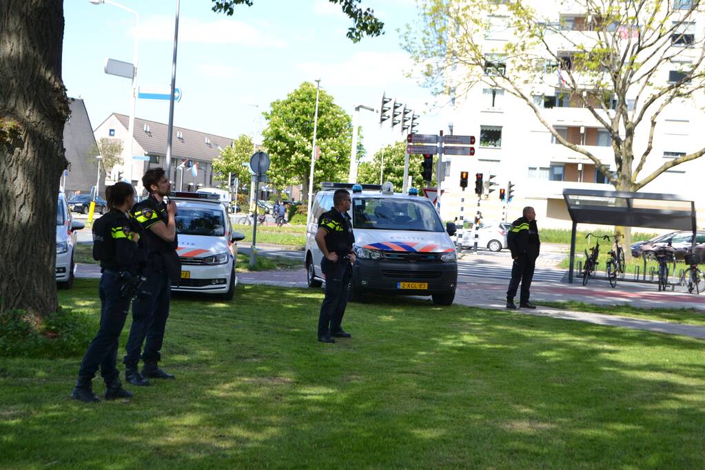 Flat omsingeld na bedreiging met vuurwapen