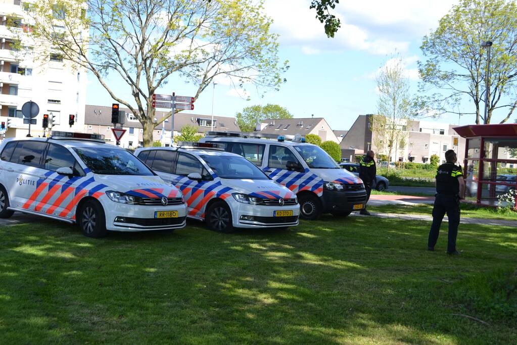 Flat omsingeld na bedreiging met vuurwapen