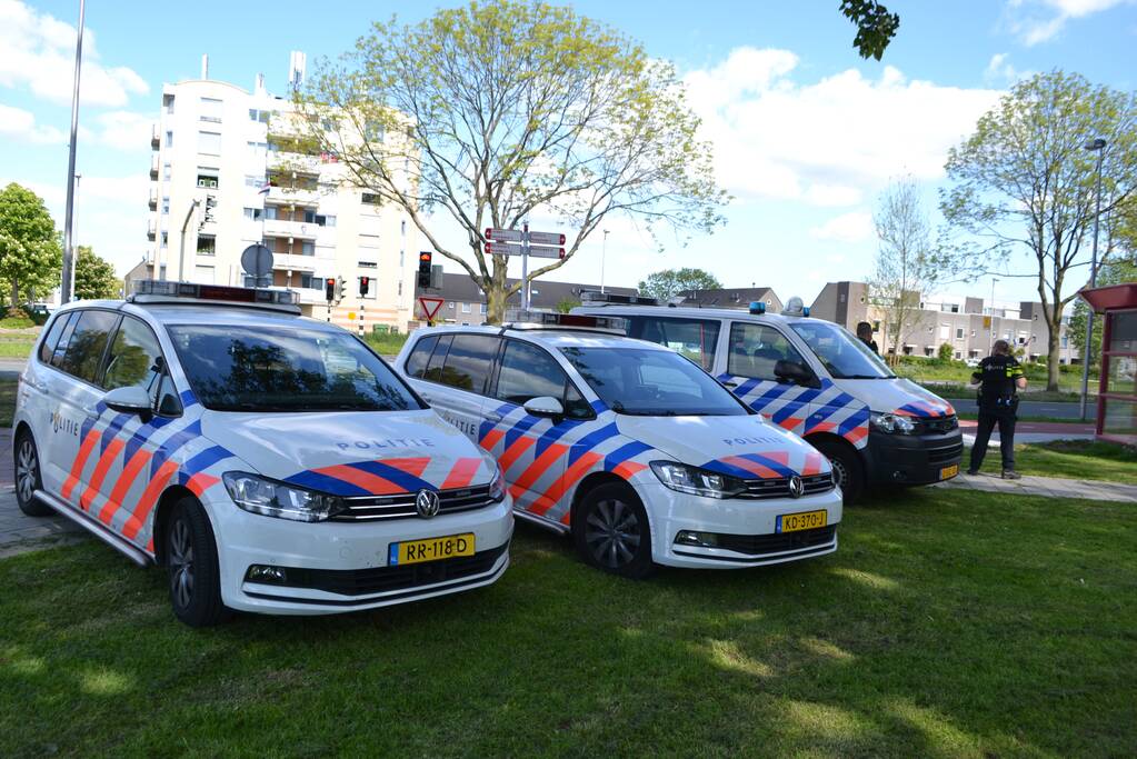 Flat omsingeld na bedreiging met vuurwapen