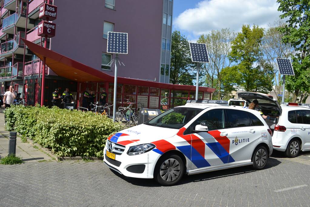 Flat omsingeld na bedreiging met vuurwapen